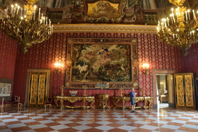 salle du Palais royal Naples